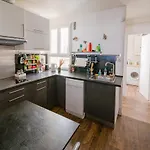 Spacious Apt Near Montmartre